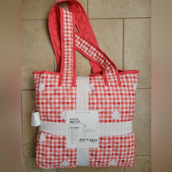 Martha Stewart Essentials Gingham reversible Full/Queen Quilt 4Pc & Tote Bag Set - Picture 4 of 7